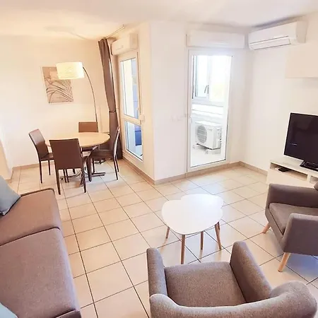 A La Avec Piscine Sete